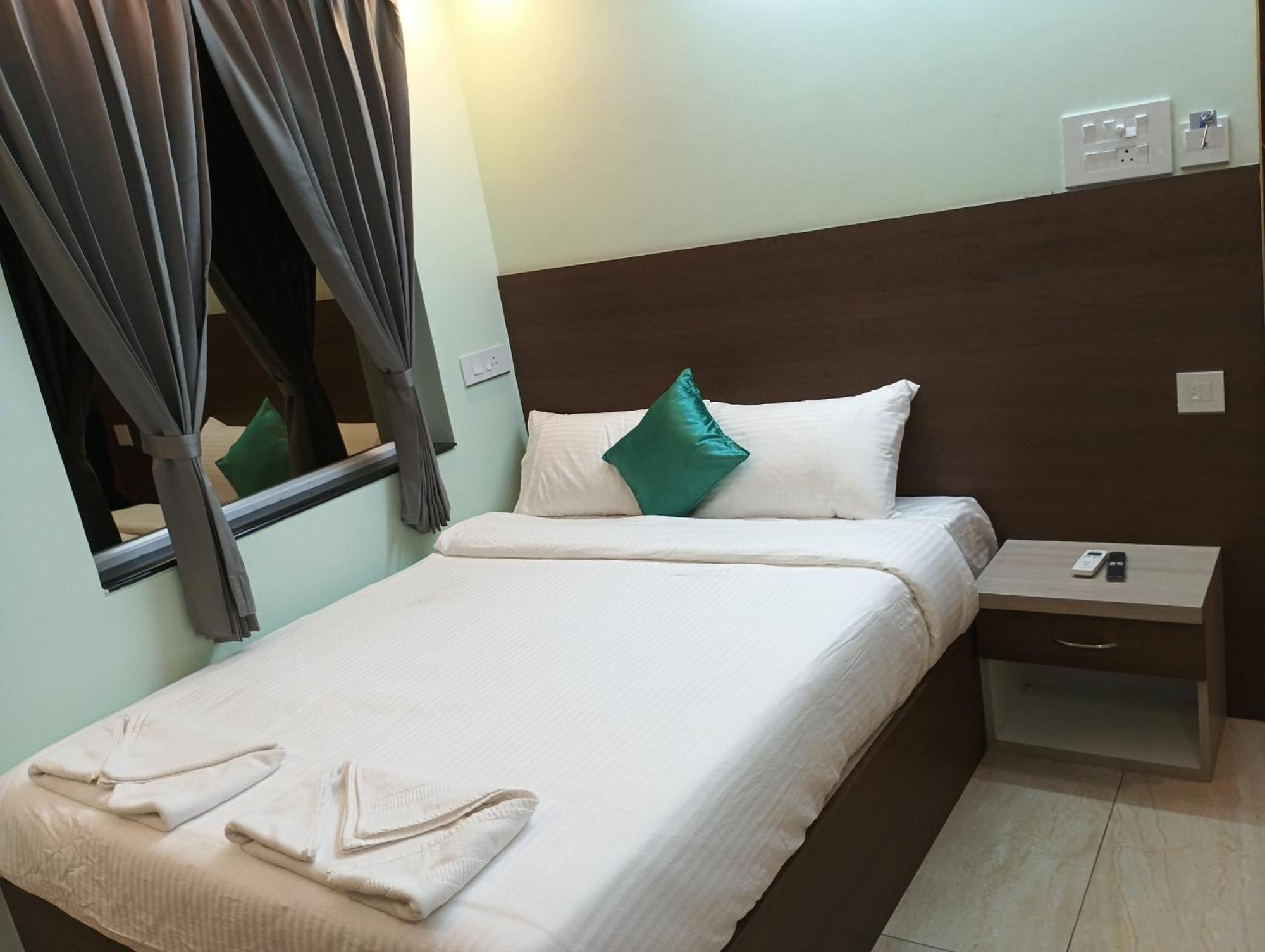 Hotel Malar Park Tiruvannāmalai Esterno foto
