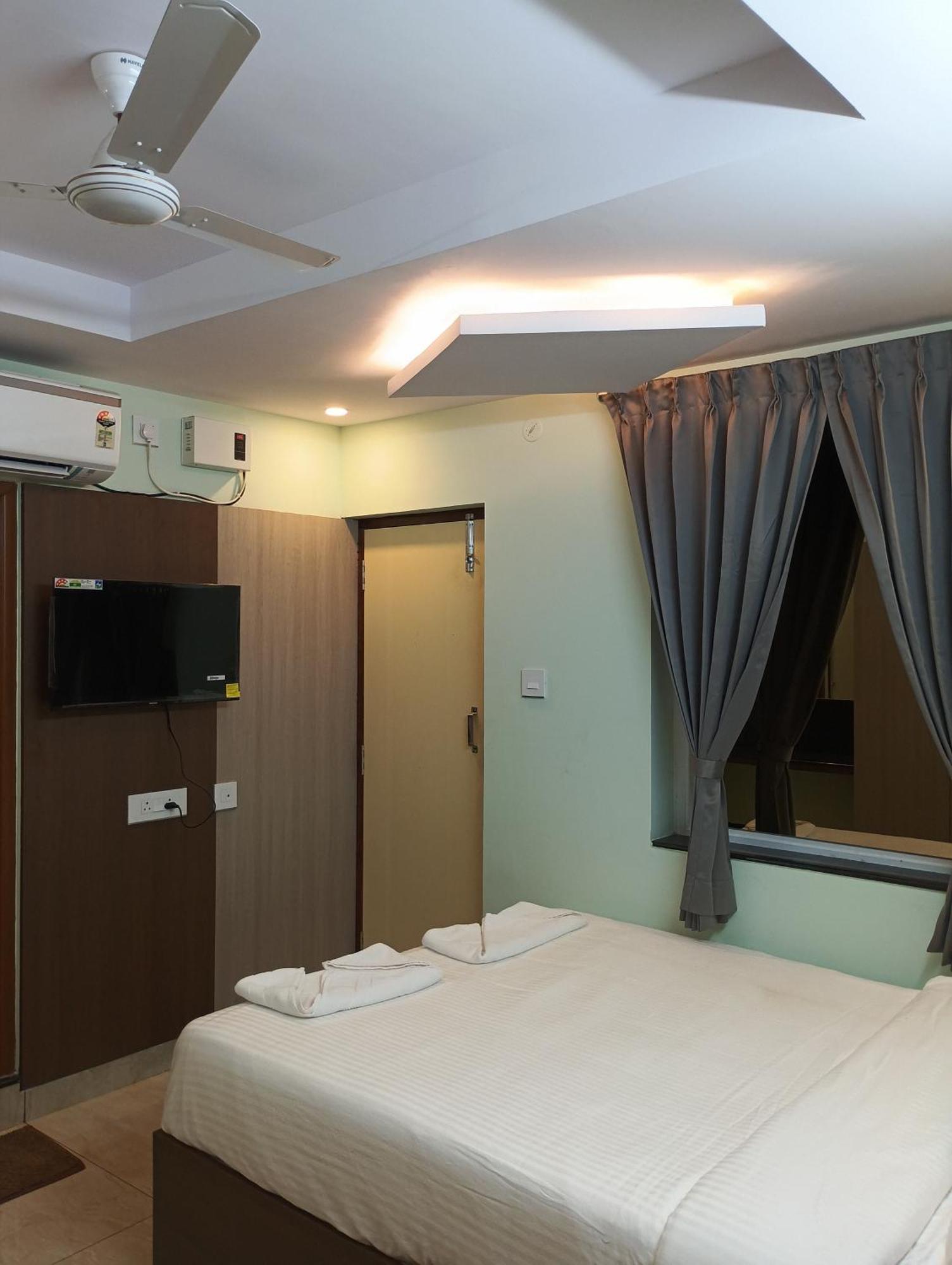 Hotel Malar Park Tiruvannāmalai Esterno foto